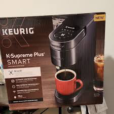 Smart coffee maker with app connectivity and customizable brew settings